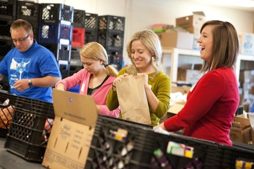 People volunteering